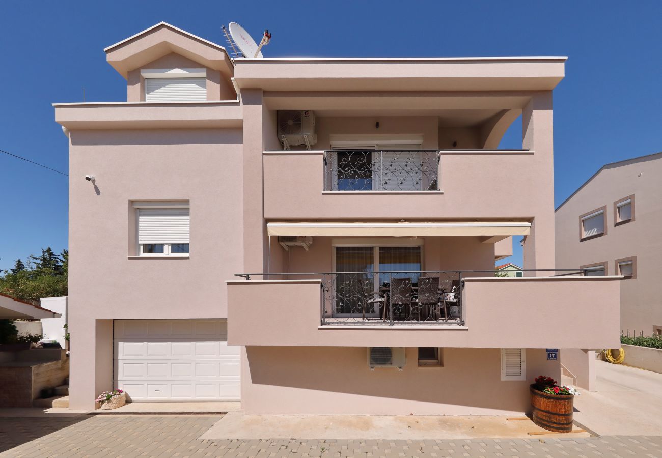 Ferienwohnung in Zadar - Ferienwohnung Keko mit Grillterrasse