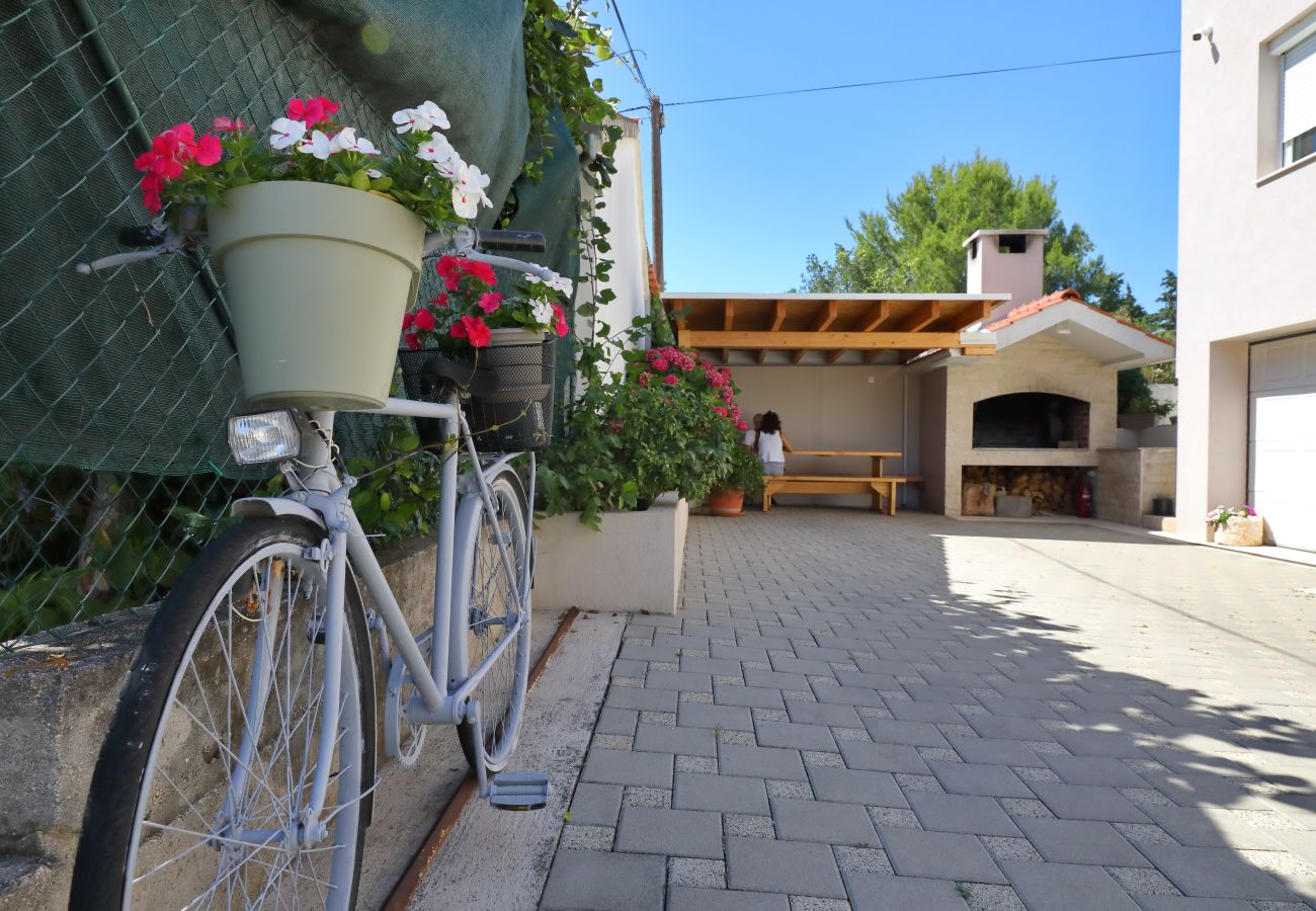 Ferienwohnung in Zadar - Ferienwohnung Keko mit Grillterrasse
