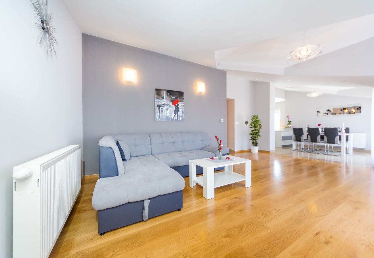Ferienwohnung in Zadar -  Ferienwohnung Goga 2 mit Gemeinschaftspool
