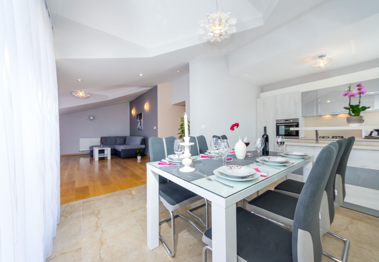Ferienwohnung in Zadar -  Ferienwohnung Goga 2 mit Gemeinschaftspool