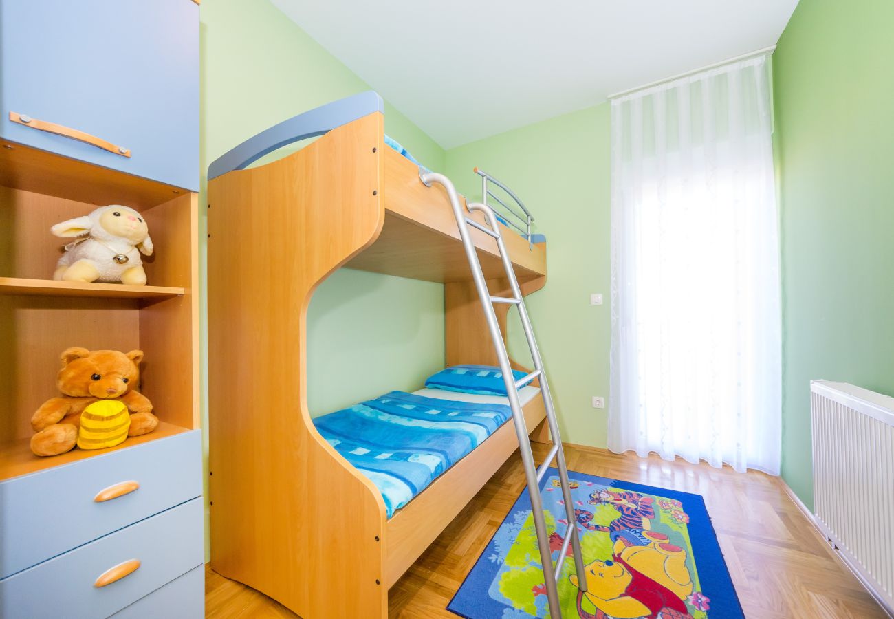 Ferienwohnung in Zadar -  Ferienwohnung Goga 2 mit Gemeinschaftspool