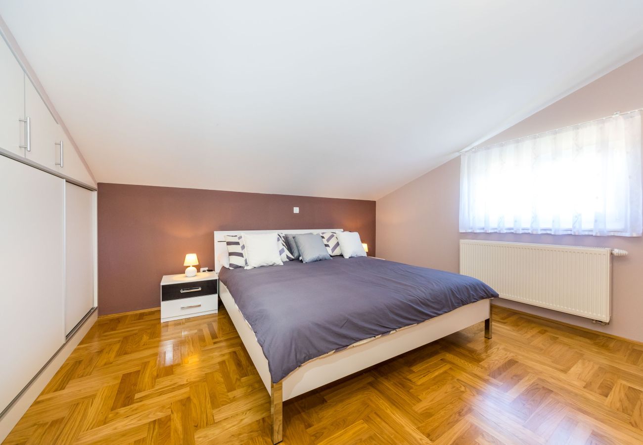 Ferienwohnung in Zadar -  Ferienwohnung Goga 2 mit Gemeinschaftspool