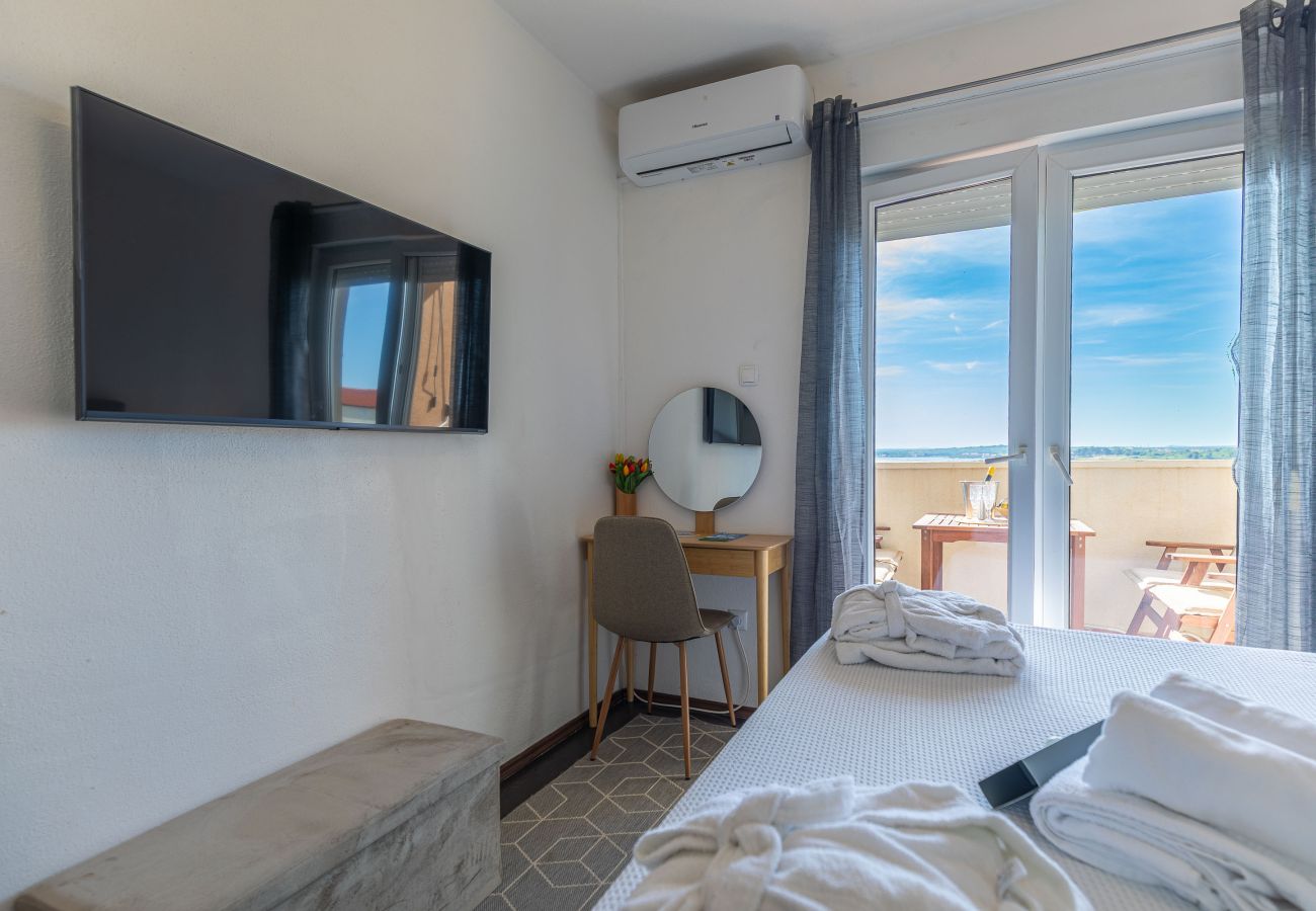 Ferienwohnung in Nin - Sandstrand 2 mit Meer- und Bergblick