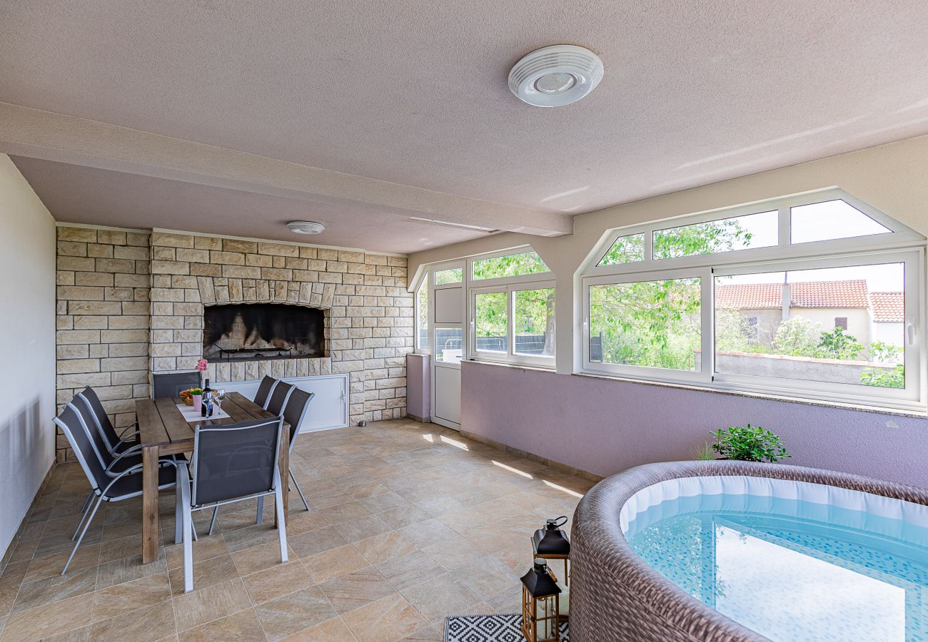 Ferienwohnung in Rovanjska - Ferienwohnung Pavao mit Whirlpool