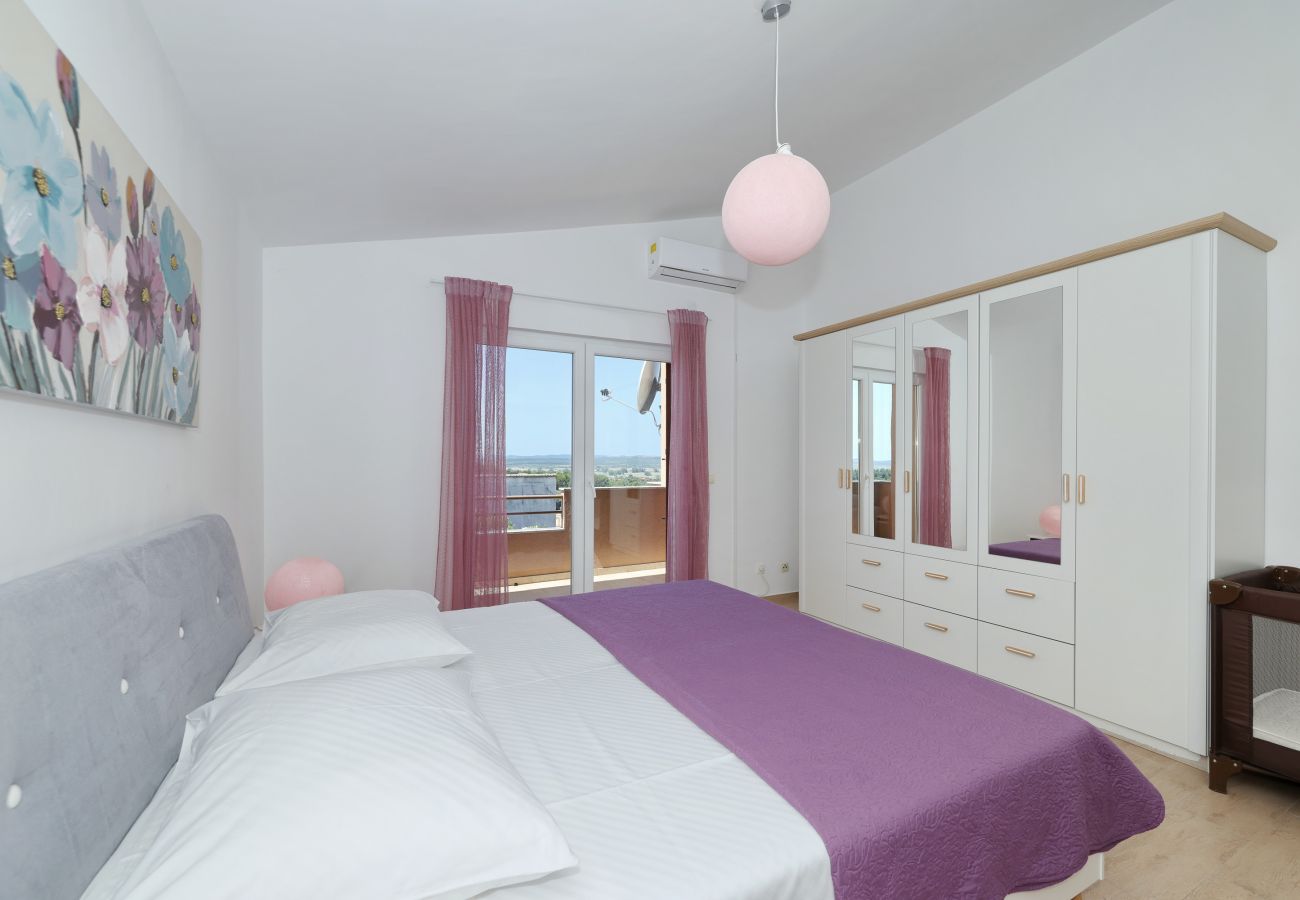 Ferienhaus in Kakma - Ferienhaus Vana mit Pool
