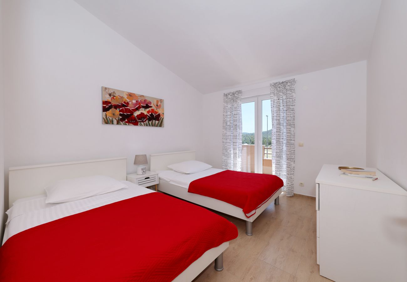 Ferienhaus in Kakma - Ferienhaus Vana mit Pool