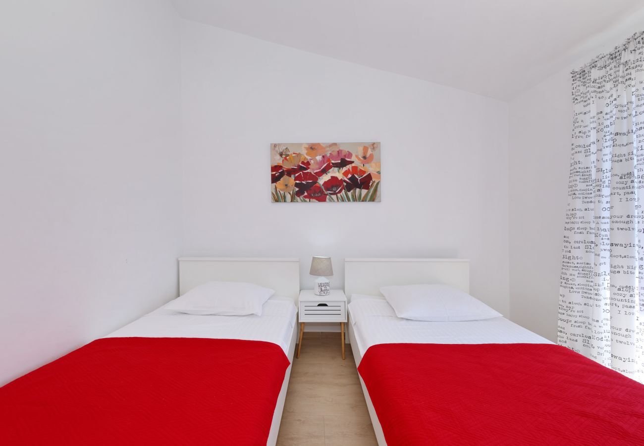 Ferienhaus in Kakma - Ferienhaus Vana mit Pool