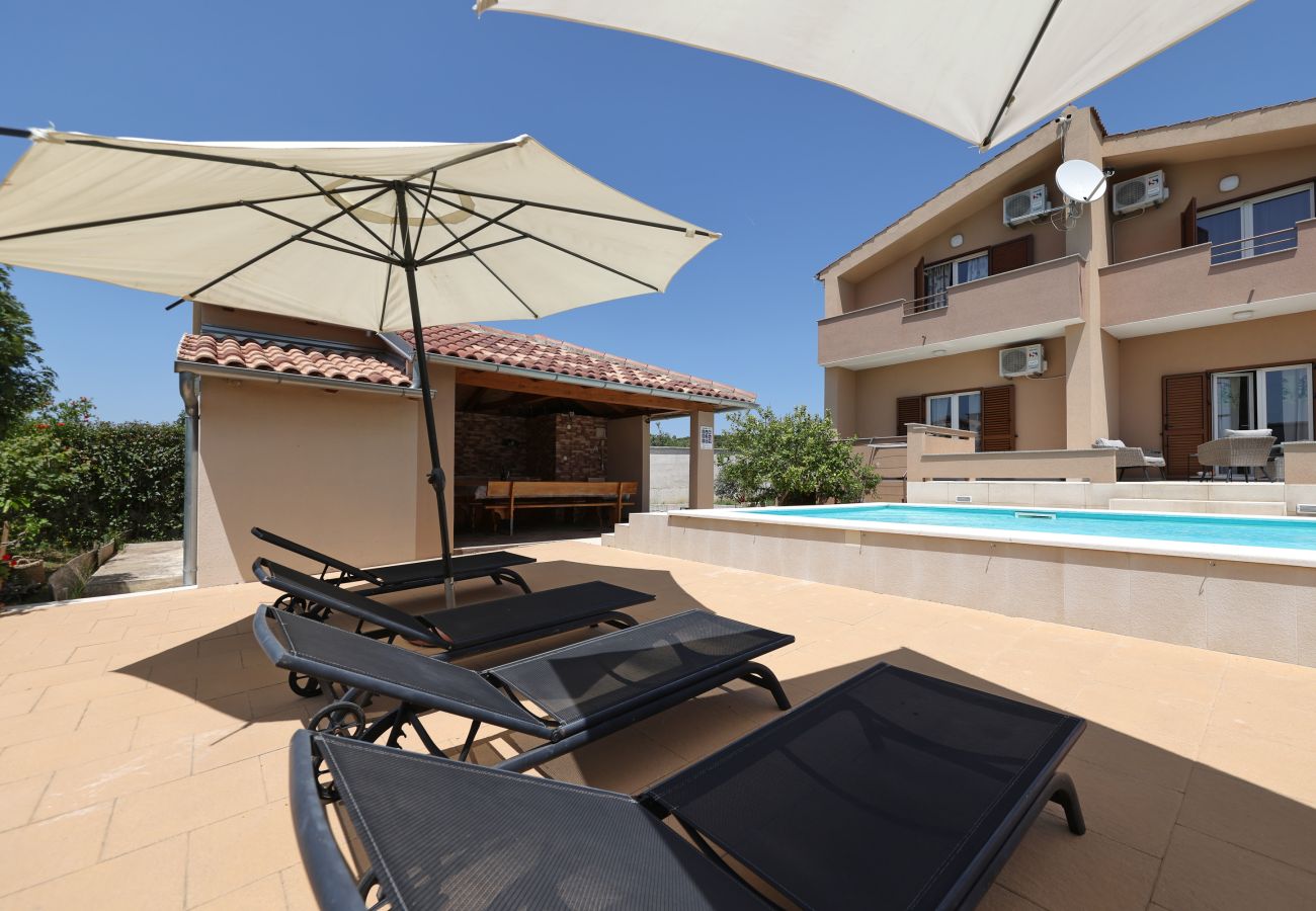 Ferienhaus in Kakma - Ferienhaus Vana mit Pool