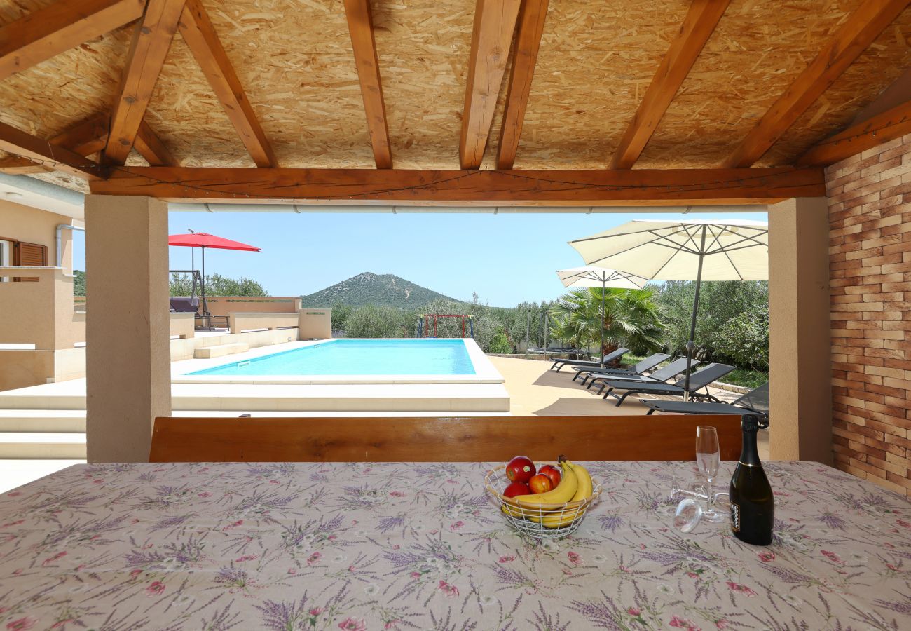 Ferienhaus in Kakma - Ferienhaus Vana mit Pool