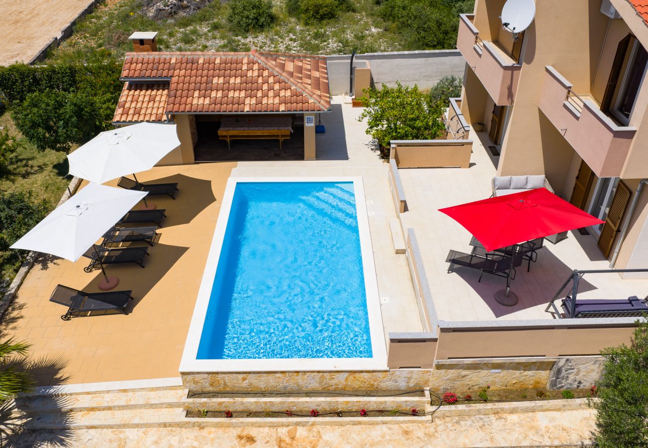Ferienhaus in Kakma - Ferienhaus Vana mit Pool