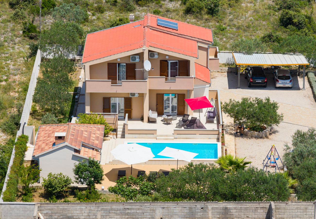 Ferienhaus in Kakma - Ferienhaus Vana mit Pool