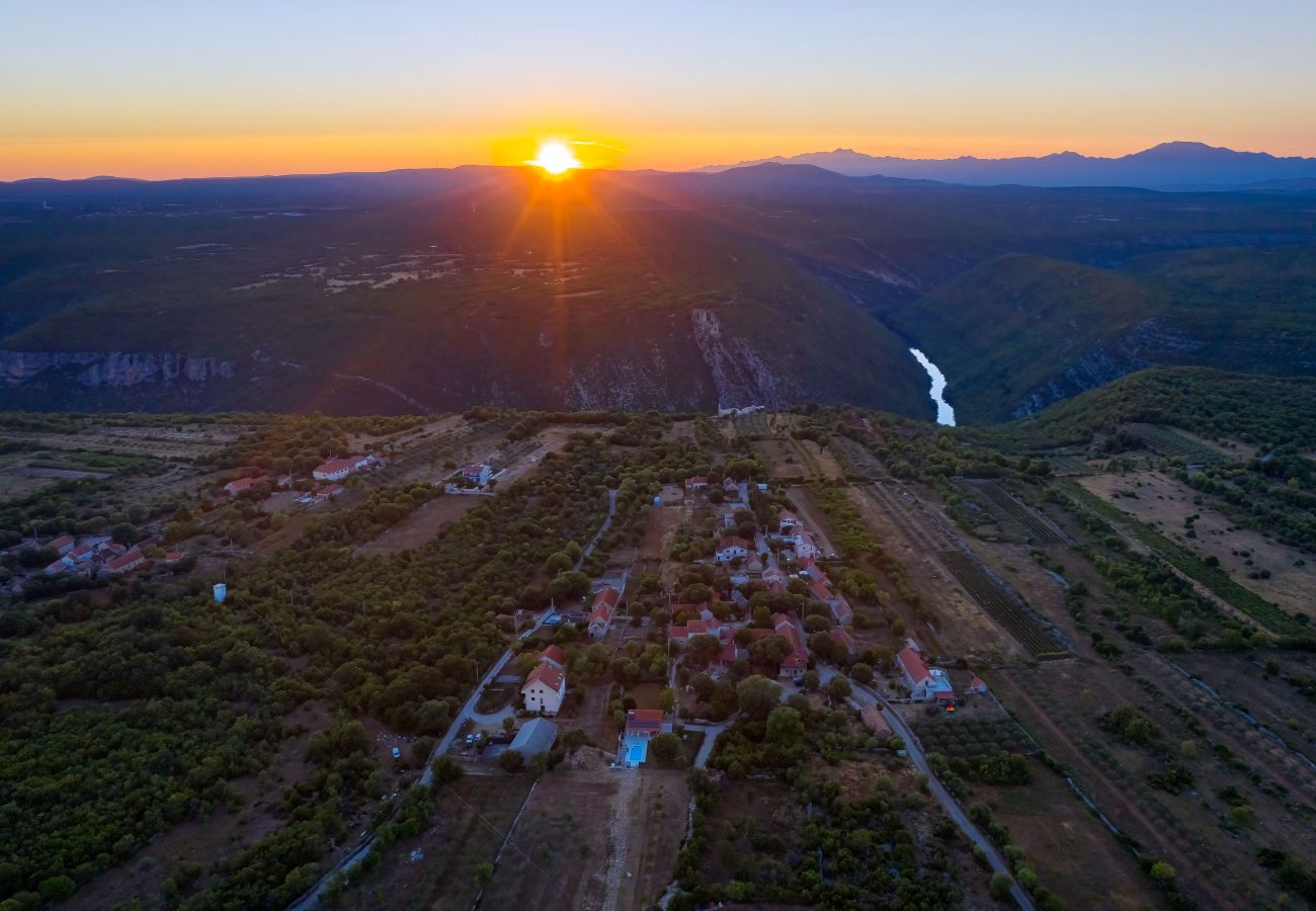 Ferienhaus in Puljane - Ferienhaus Antona mit Privatpool