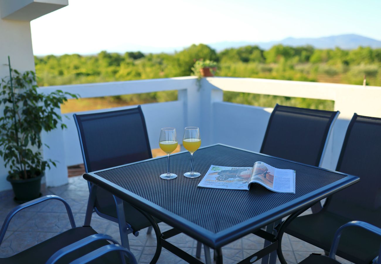 Ferienhaus in Puljane - Ferienhaus Antona mit Privatpool