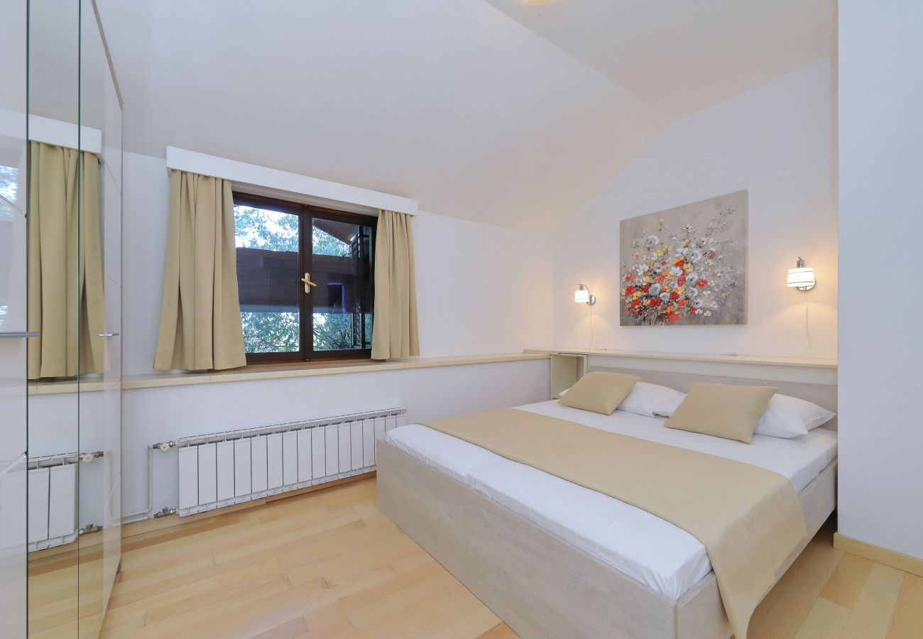 Ferienhaus in Puljane - Ferienhaus Antona mit Privatpool