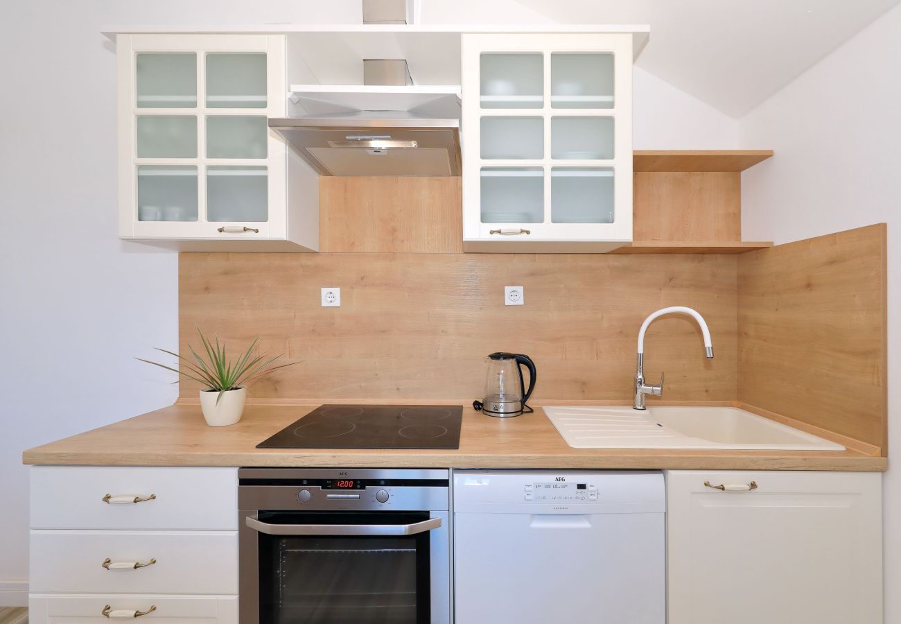 Ferienhaus in Puljane - Ferienhaus Antona mit Privatpool