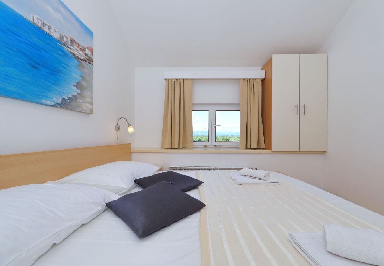 Ferienhaus in Puljane - Ferienhaus Antona mit Privatpool