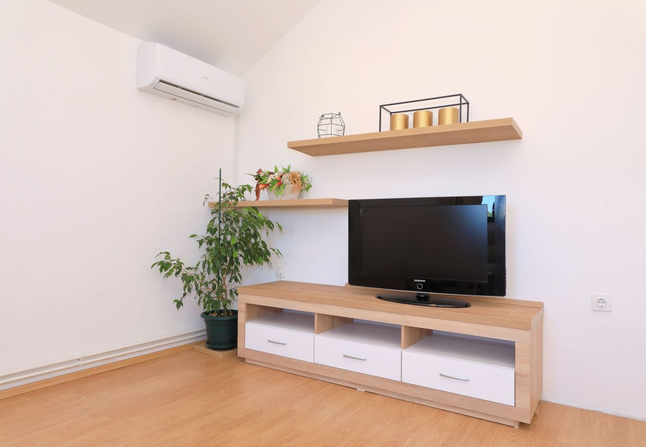 Ferienhaus in Puljane - Ferienhaus Antona mit Privatpool