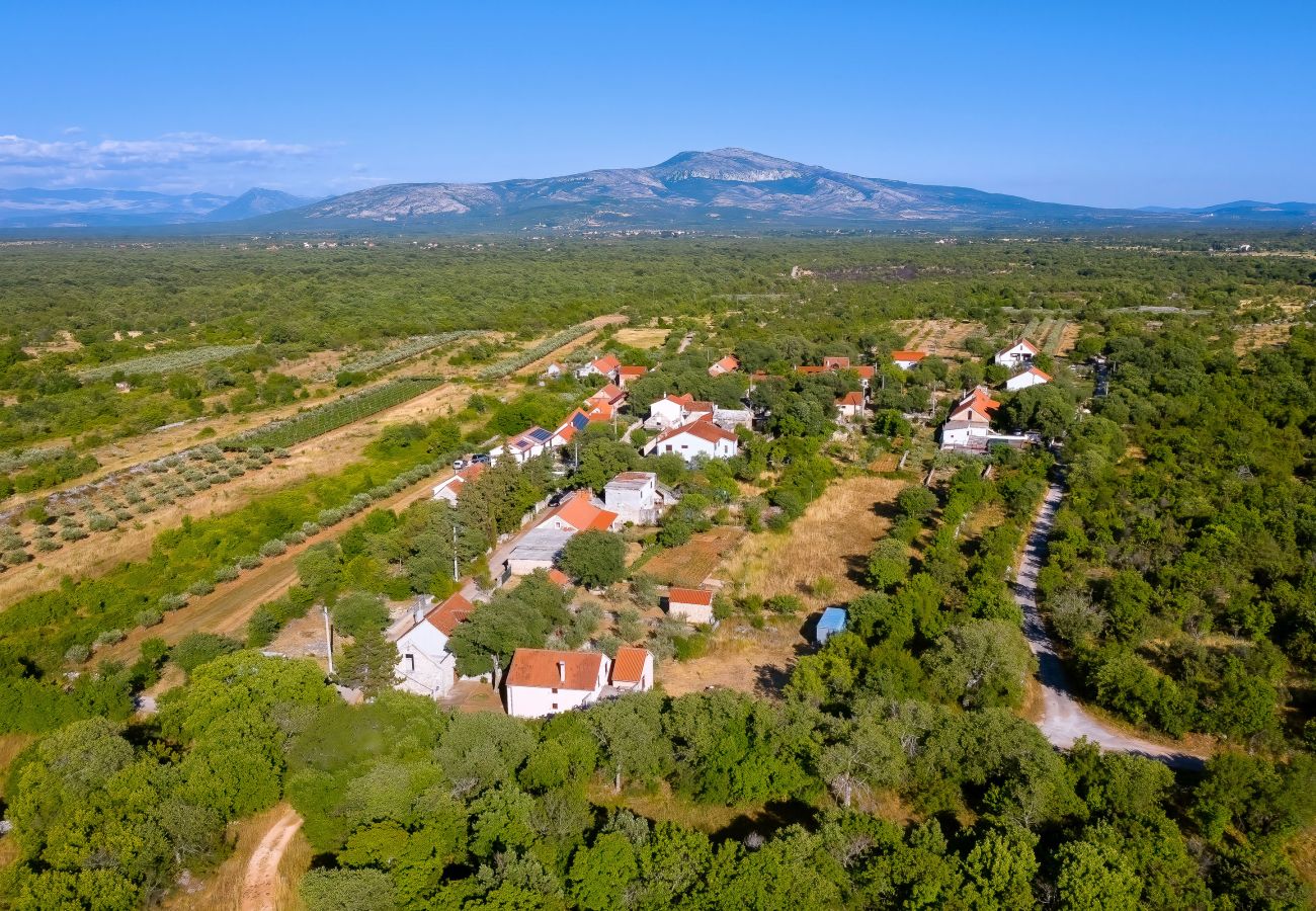 Ferienhaus in Puljane - Ferienhaus Antona mit Privatpool