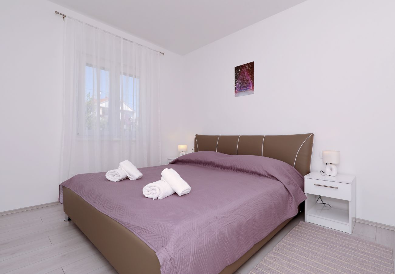 Ferienwohnung in Zadar - Ferienwohnung Jerbic beim Sportzentrum Višnjik