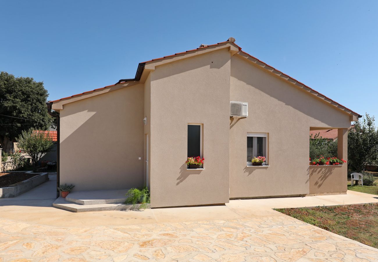 Ferienwohnung in Zadar - Ferienwohnung Jerbic beim Sportzentrum Višnjik