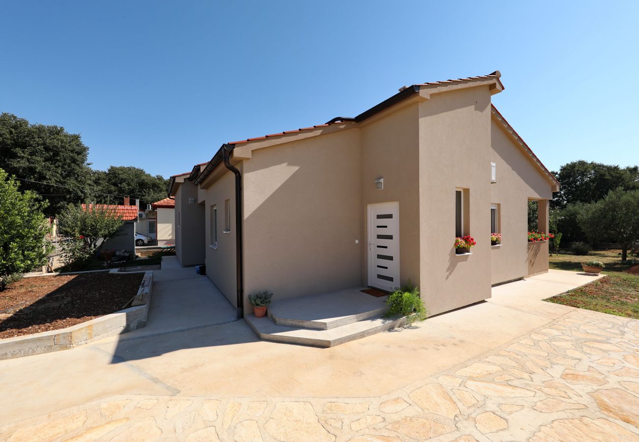 Ferienwohnung in Zadar - Ferienwohnung Jerbic beim Sportzentrum Višnjik