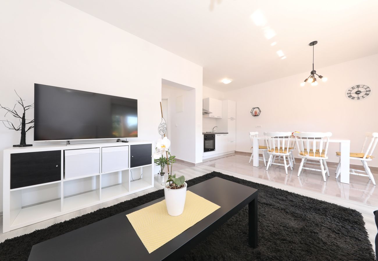 Ferienwohnung in Zadar - Ferienwohnung Jerbic beim Sportzentrum Višnjik