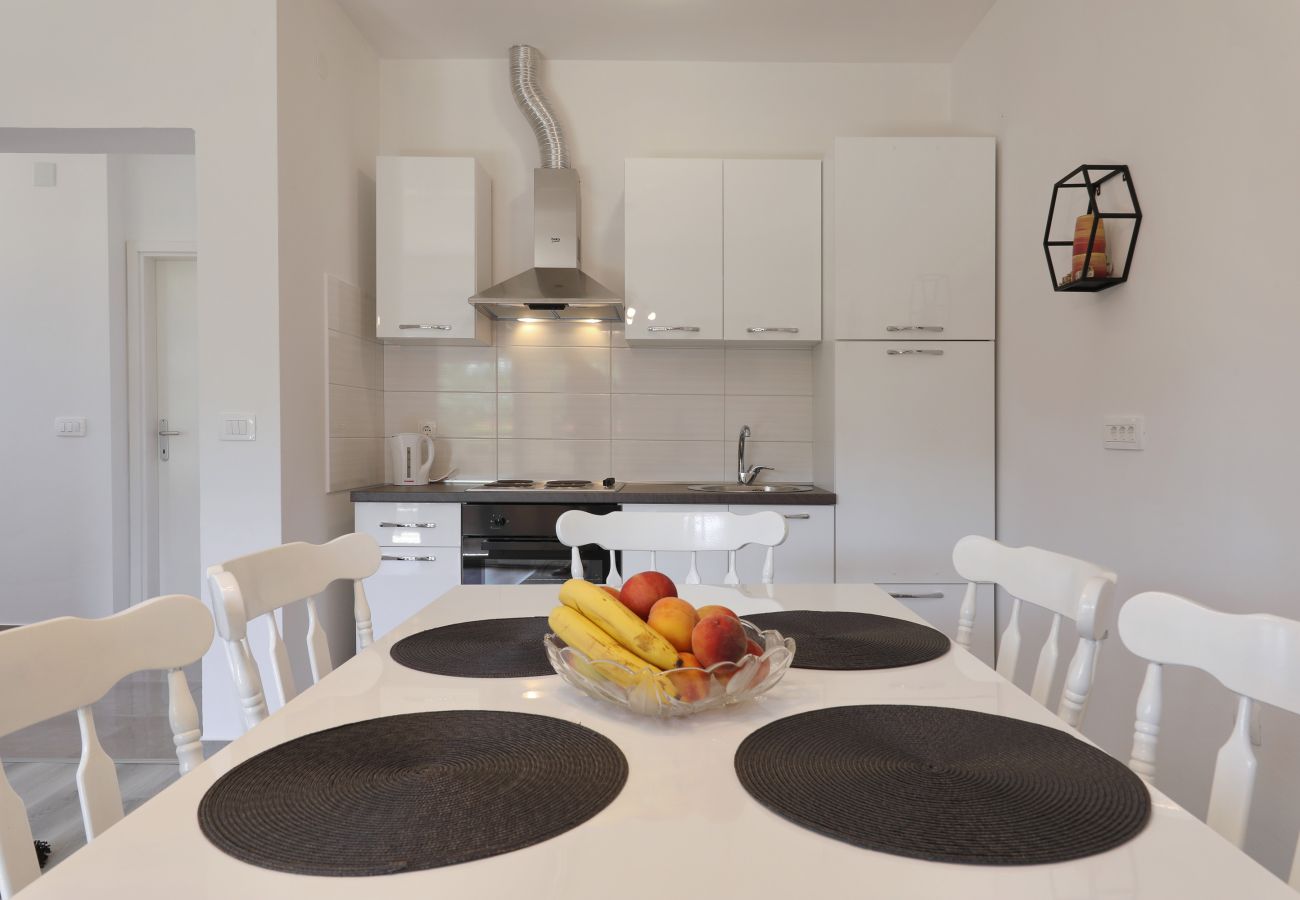Ferienwohnung in Zadar - Ferienwohnung Jerbic beim Sportzentrum Višnjik