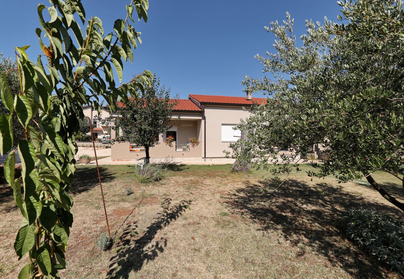 Ferienwohnung in Zadar - Ferienwohnung Jerbic beim Sportzentrum Višnjik