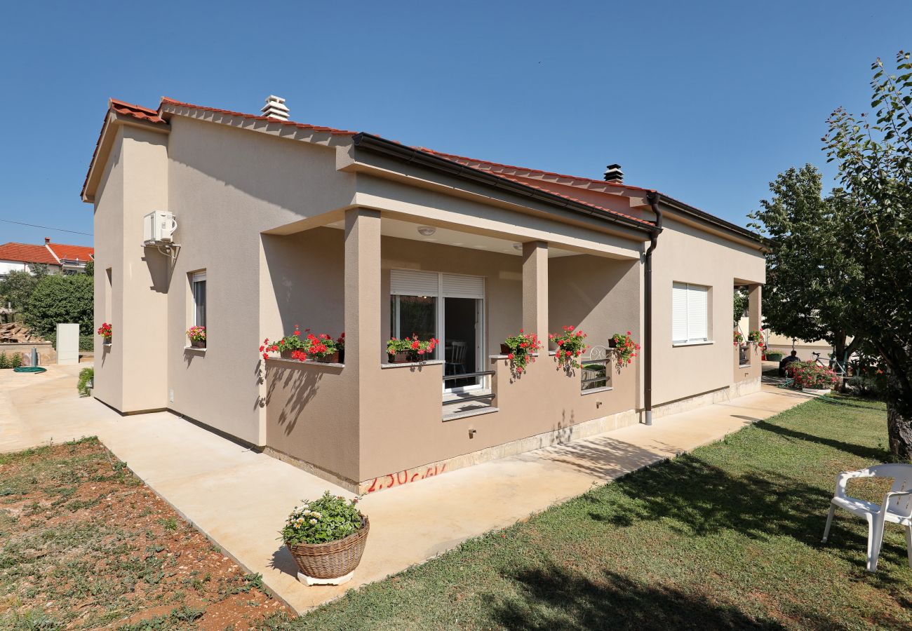 Ferienwohnung in Zadar - Ferienwohnung Jerbic beim Sportzentrum Višnjik