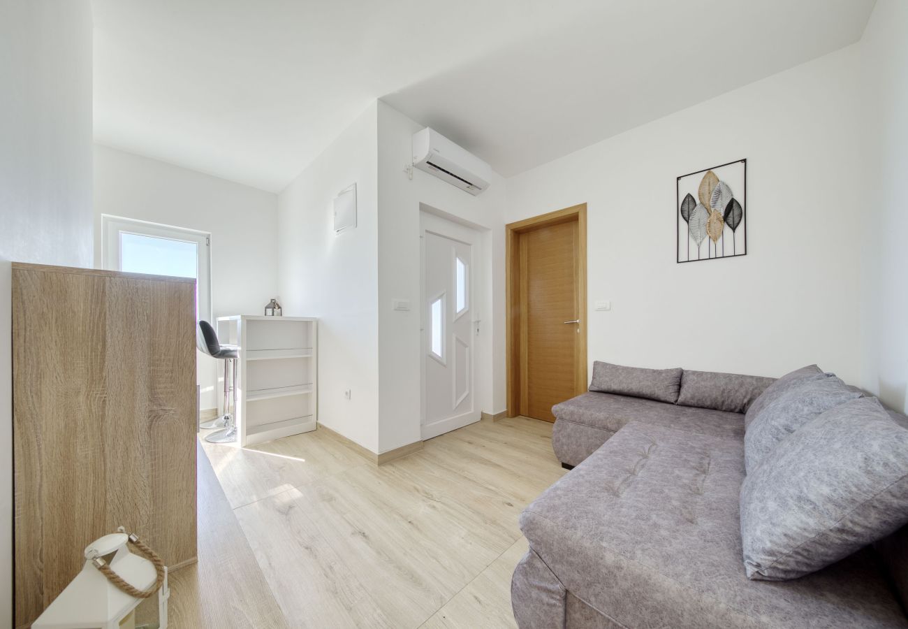 Ferienwohnung in Ljubac - Ferienwohnung Gazic 1 direkt am Meer