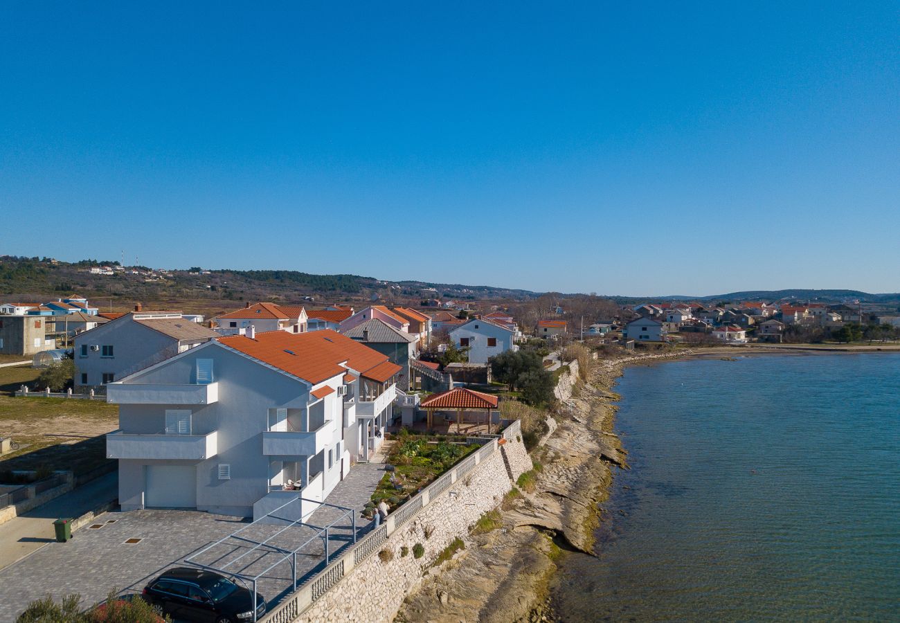 Ferienwohnung in Ljubac - Ferienwohnung Gazic 1 direkt am Meer