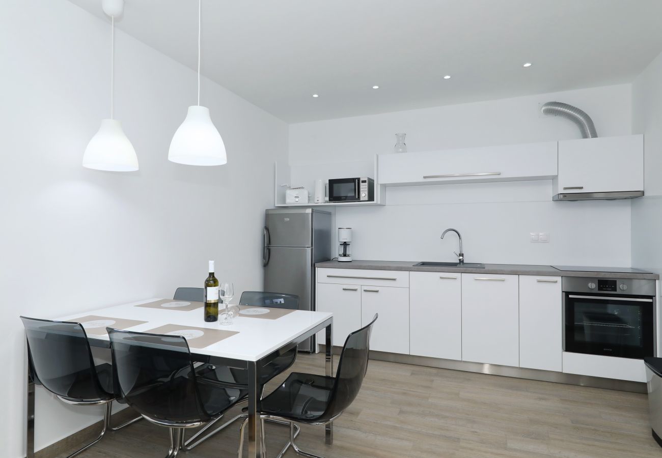 Ferienwohnung in Starigrad - Ferienwohnung Meeresbrise 5 direkt am Meer