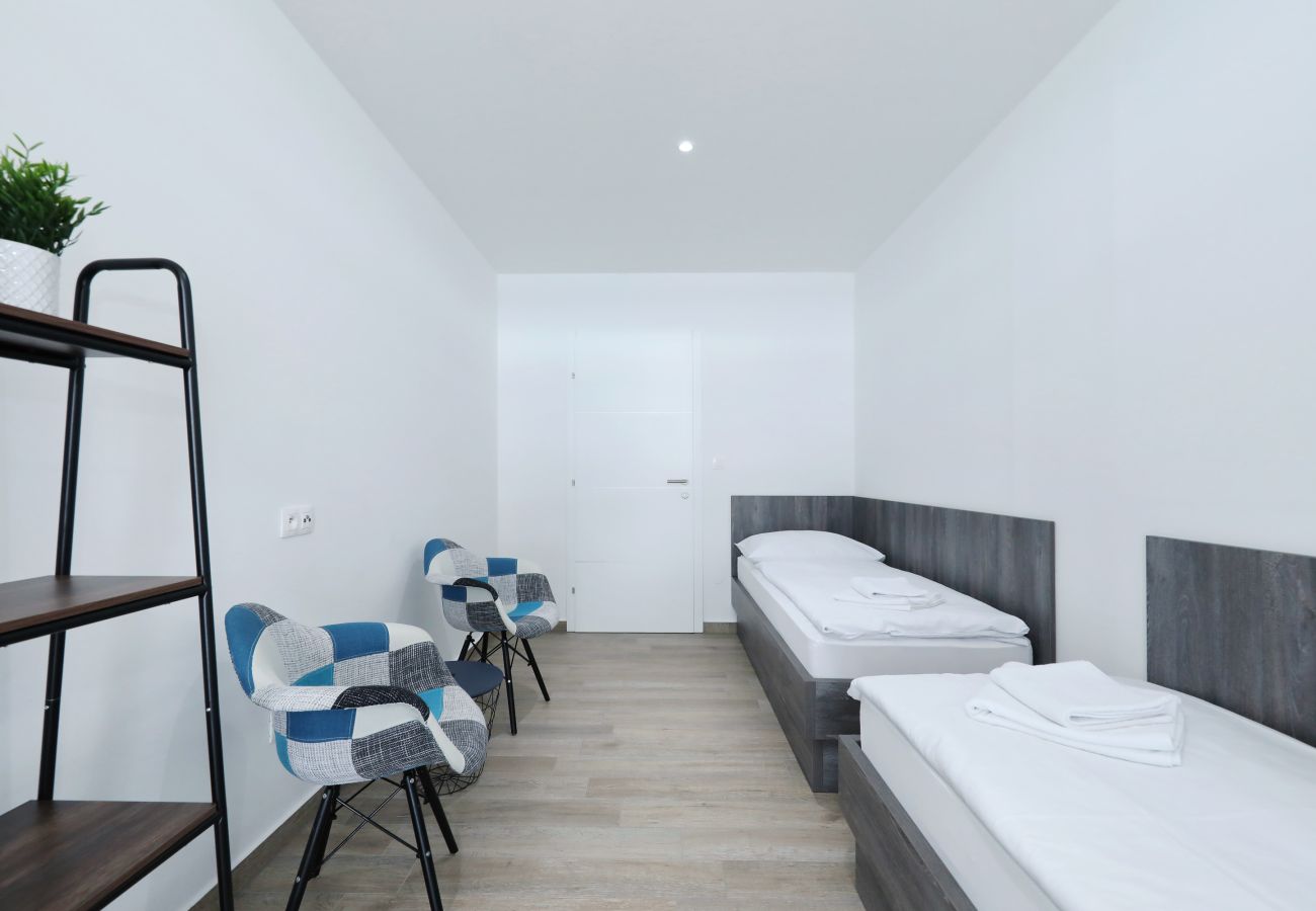 Ferienwohnung in Starigrad - Ferienwohnung Meeresbrise 5 direkt am Meer