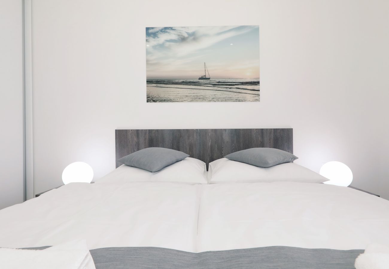 Ferienwohnung in Starigrad - Ferienwohnung Meeresbrise 5 direkt am Meer