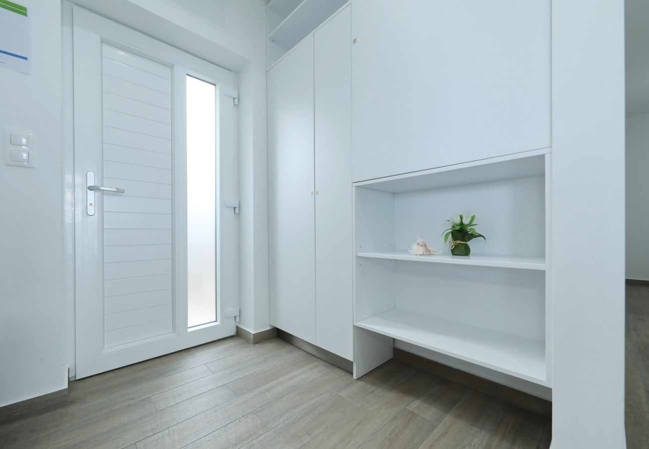 Ferienwohnung in Starigrad - Ferienwohnung Meeresbrise 5 direkt am Meer