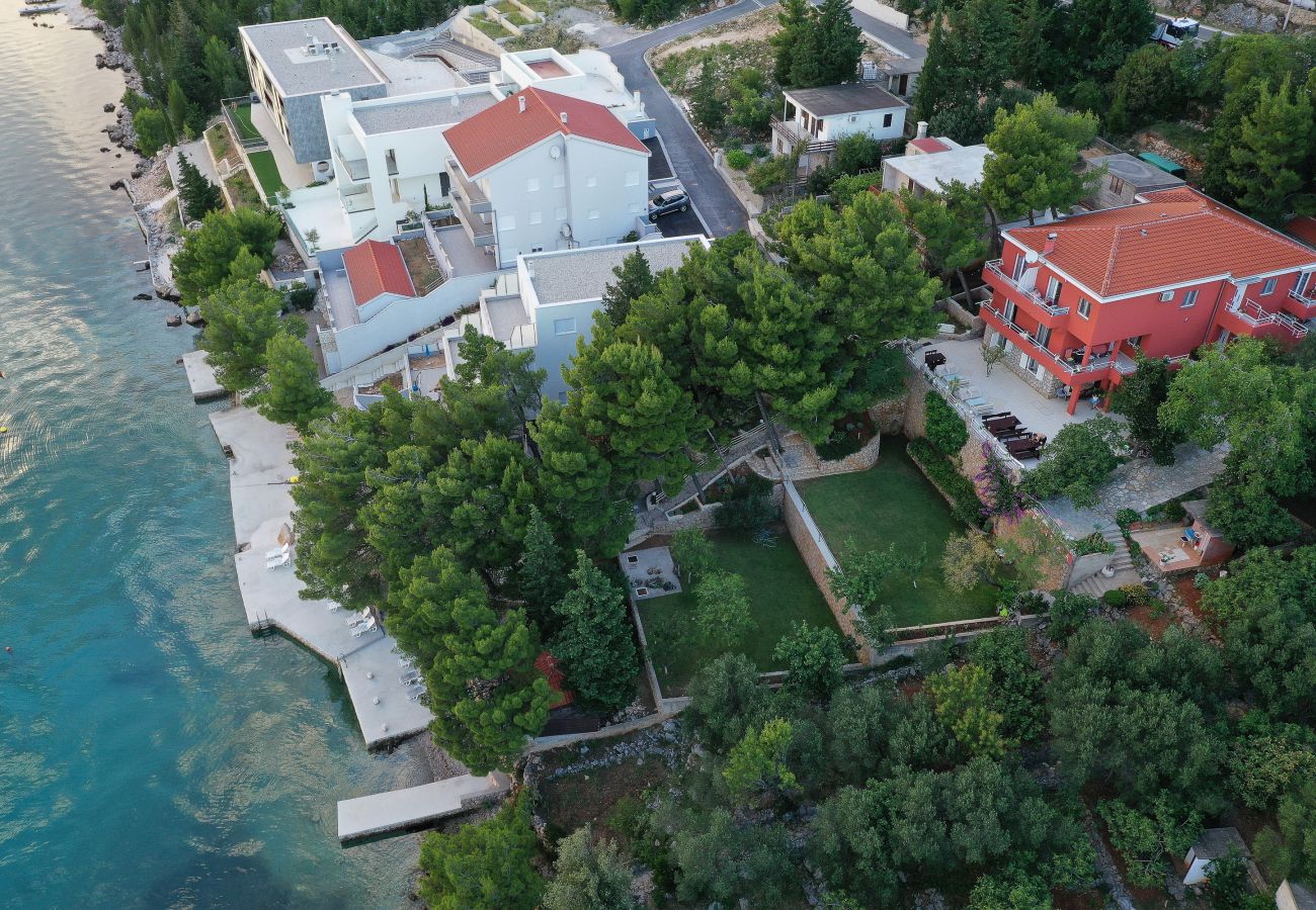 Ferienhaus in Starigrad - Steinhaus Mirko direkt am Privatstrand
