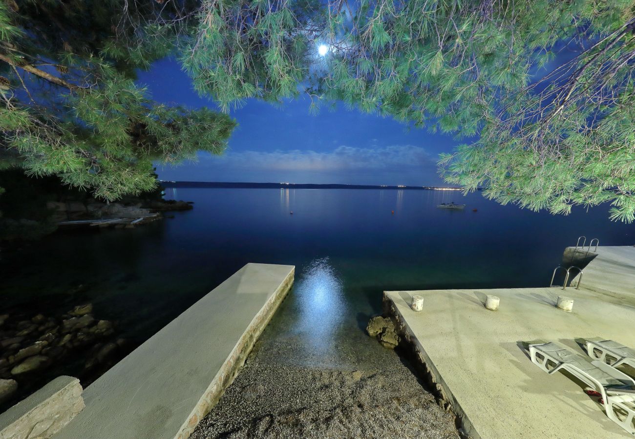 Ferienhaus in Starigrad - Steinhaus Mirko direkt am Privatstrand