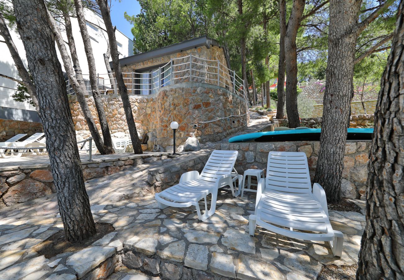 Ferienhaus in Starigrad - Steinhaus Mirko direkt am Privatstrand
