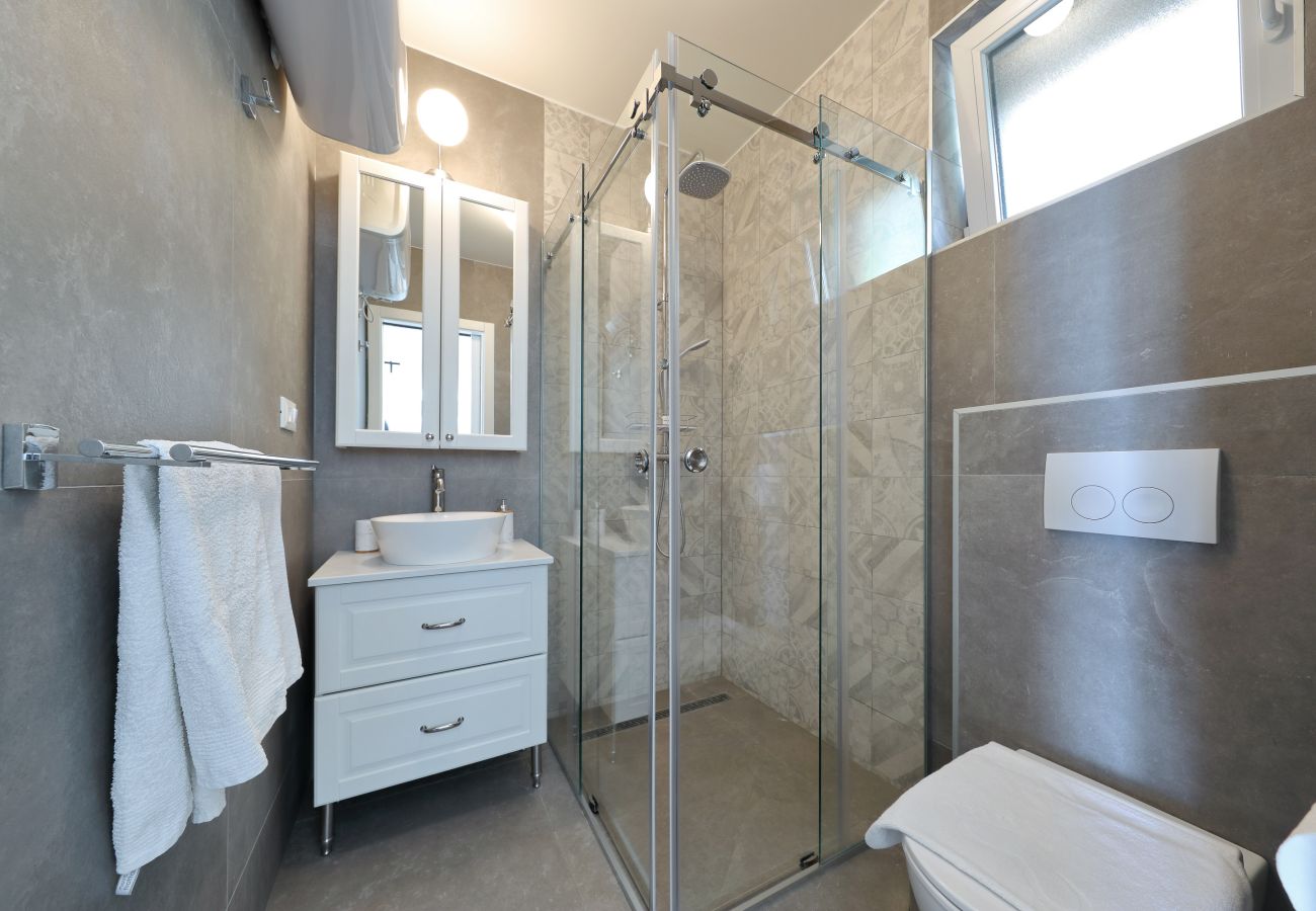 Ferienhaus in Starigrad - Steinhaus Mirko direkt am Privatstrand