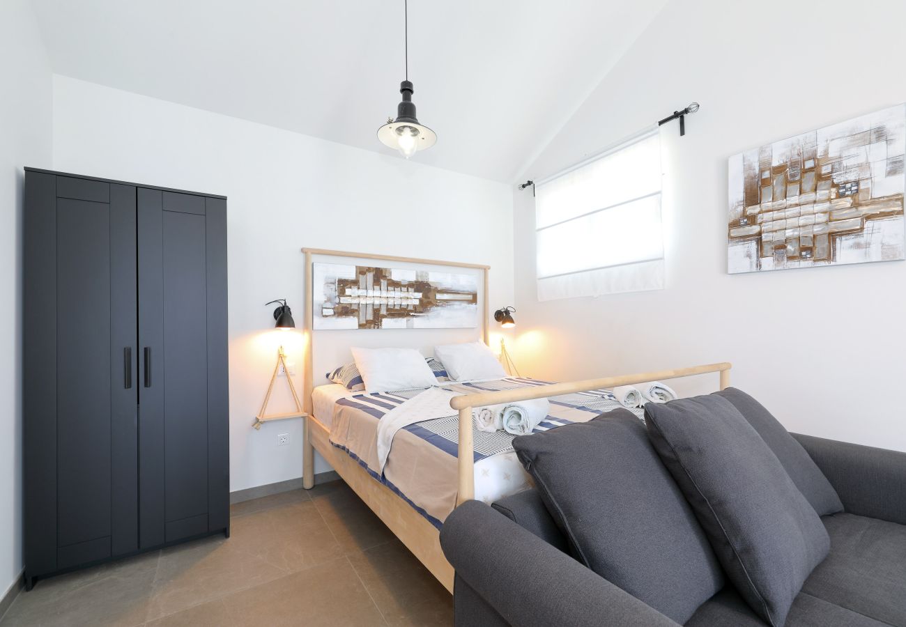 Ferienhaus in Starigrad - Steinhaus Mirko direkt am Privatstrand