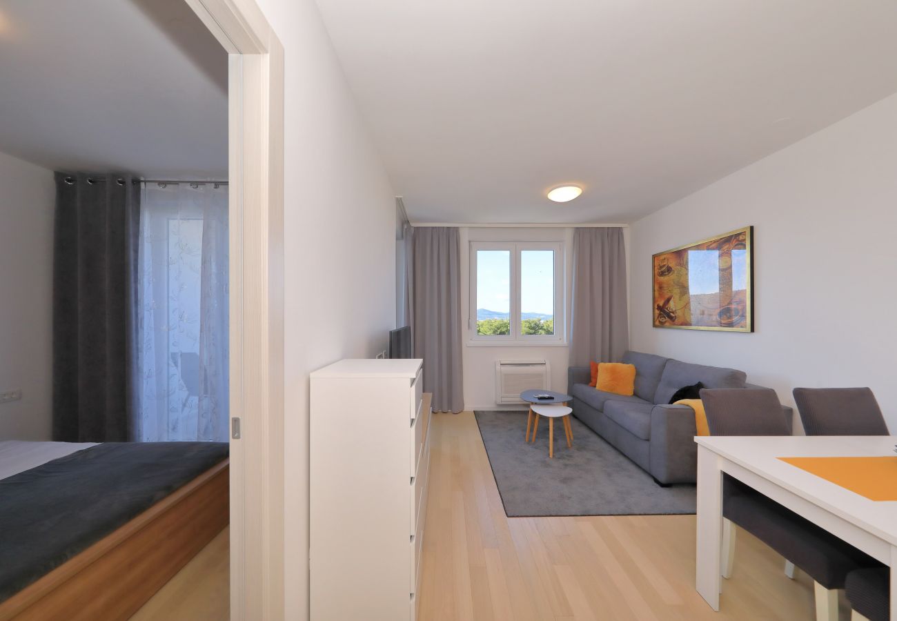 Ferienwohnung in Zadar -  Ferienwohnung Kostela mit Balkon und Stadtblick