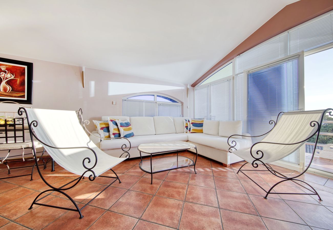 Villa in Starigrad - Villa Paulina mit beheiztem Pool