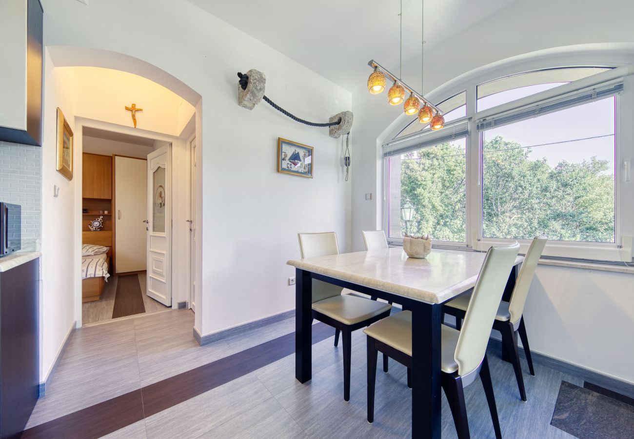 Villa in Starigrad - Villa Paulina mit beheiztem Pool