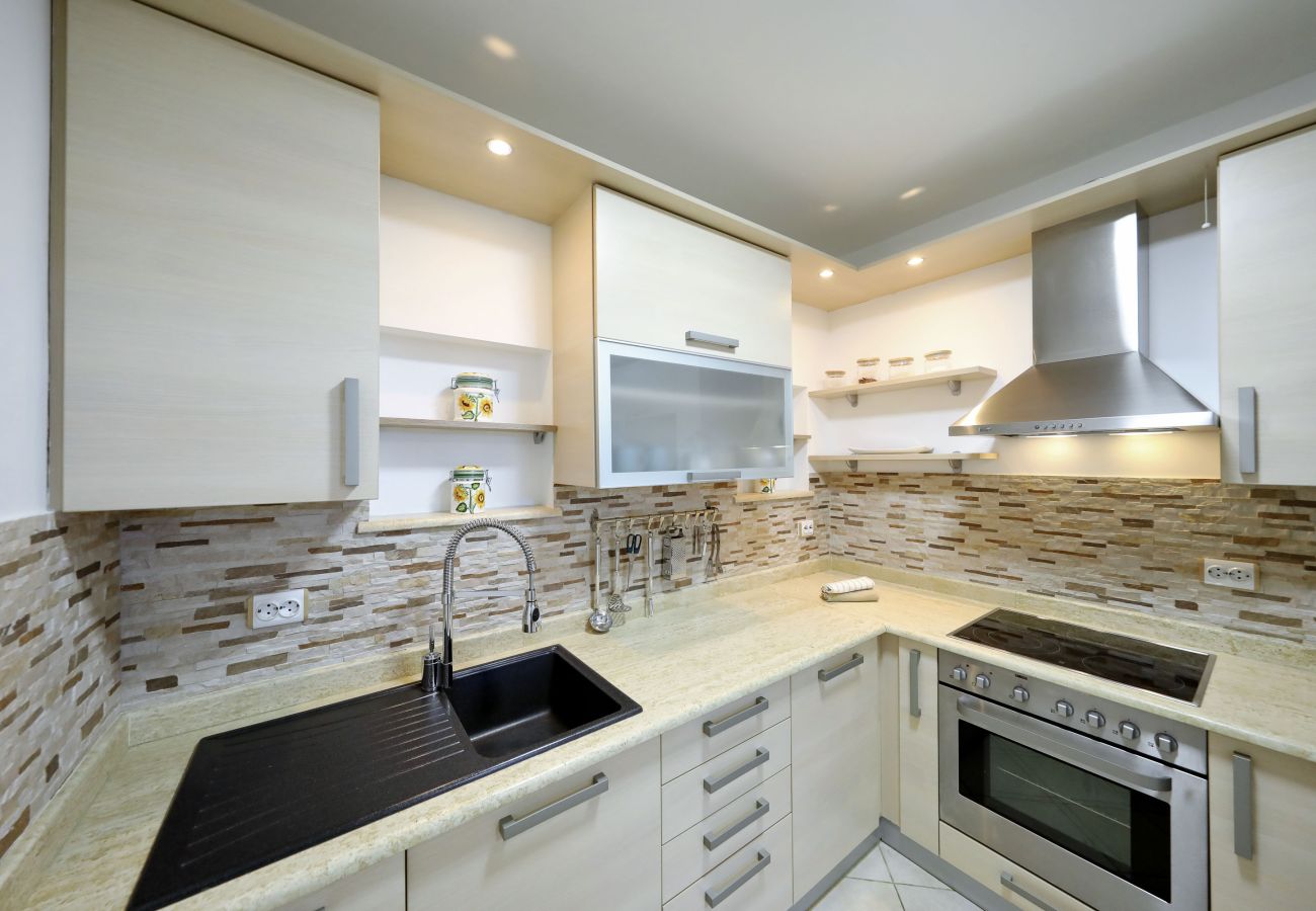 Villa in Starigrad - Villa Paulina mit beheiztem Pool