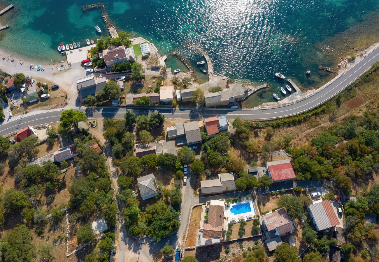 Villa in Starigrad - Villa Paulina mit beheiztem Pool
