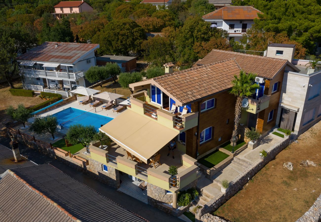 Villa in Starigrad - Villa Paulina mit beheiztem Pool