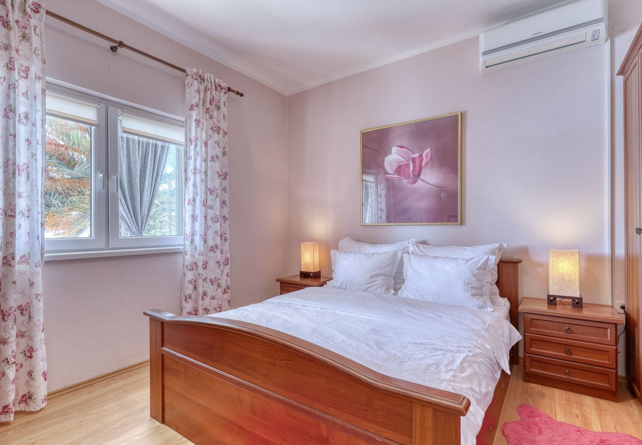 Ferienwohnung in Maslenica -  Ferienwohnung Laura 2 direkt am Meer