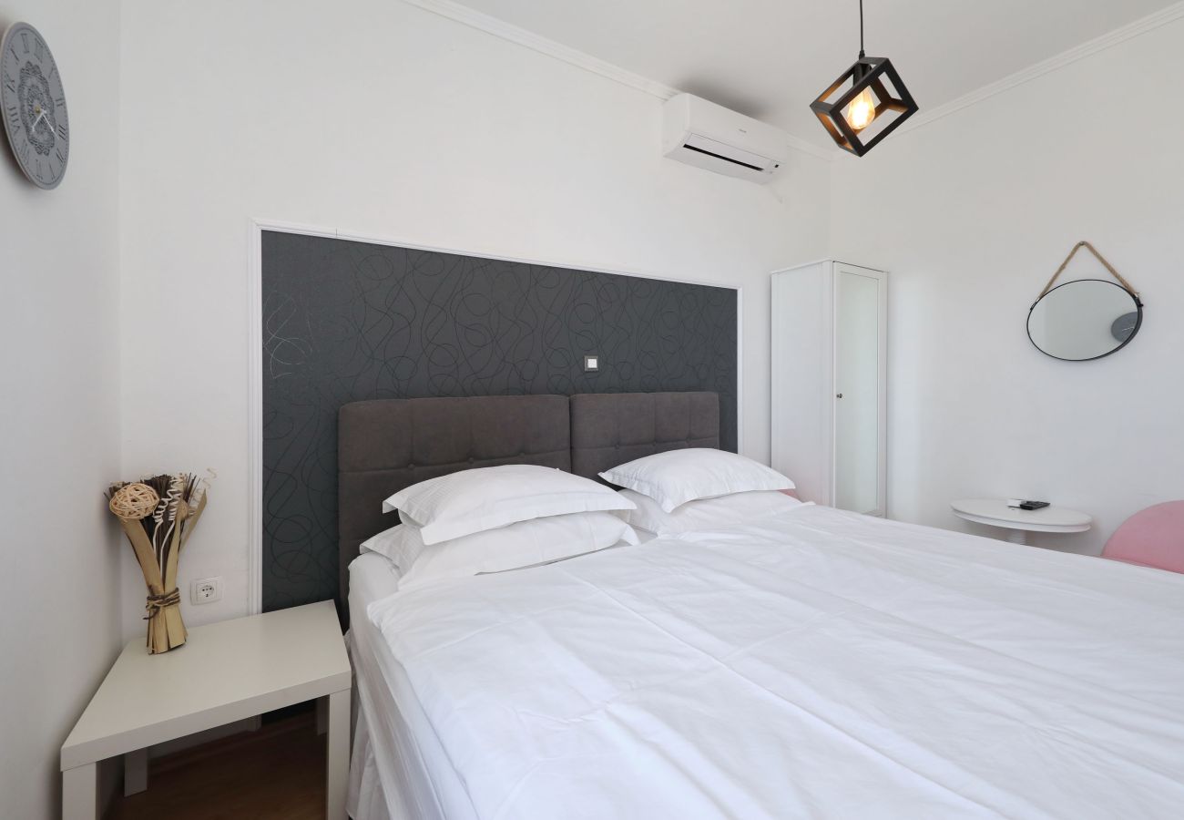 Ferienwohnung in Maslenica -  Ferienwohnung Laura 2 direkt am Meer