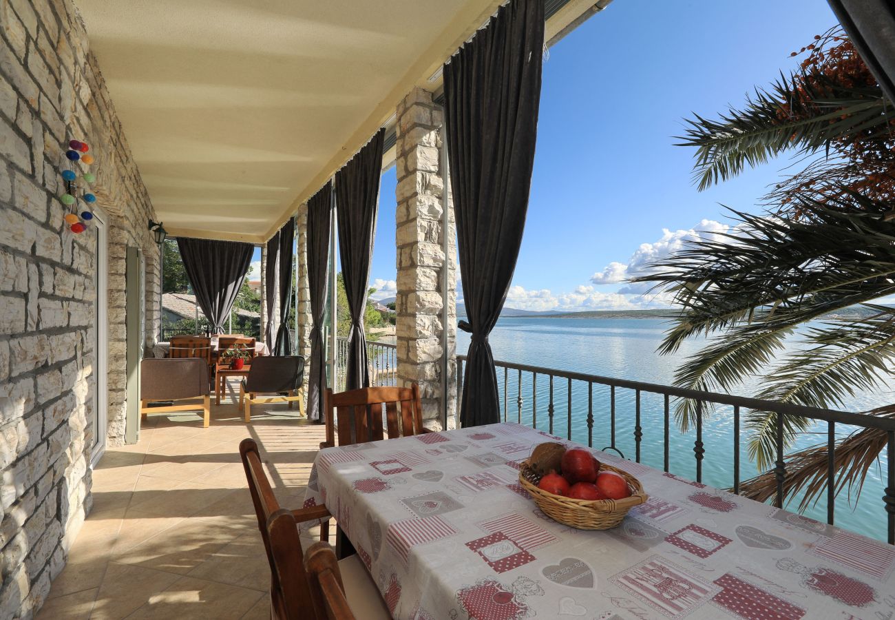 Ferienwohnung in Maslenica -  Ferienwohnung Laura 2 direkt am Meer