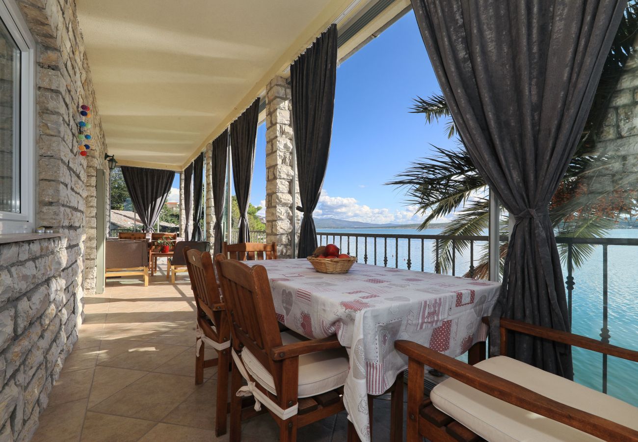 Ferienwohnung in Maslenica -  Ferienwohnung Laura 2 direkt am Meer